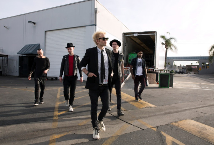 Sum 41 signs to Hopeless Records